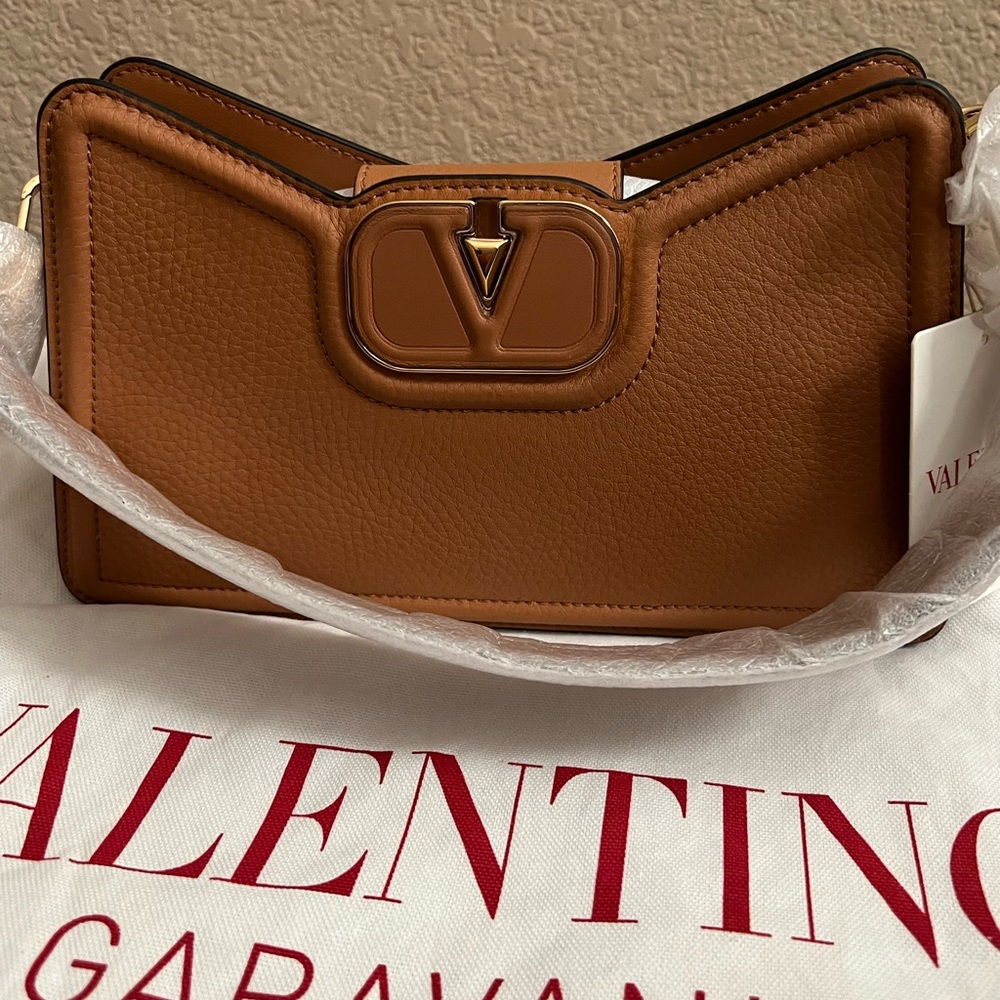 Valentino vlogo double strap shoulder bag. BNEW
